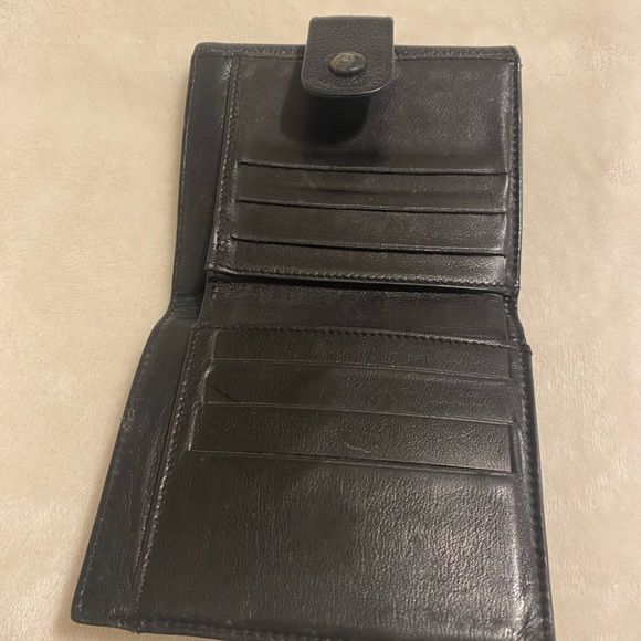 AUTHENTIC CHANEL Vintage black caviar leather bifold snap wallet - Picture 4 of 16